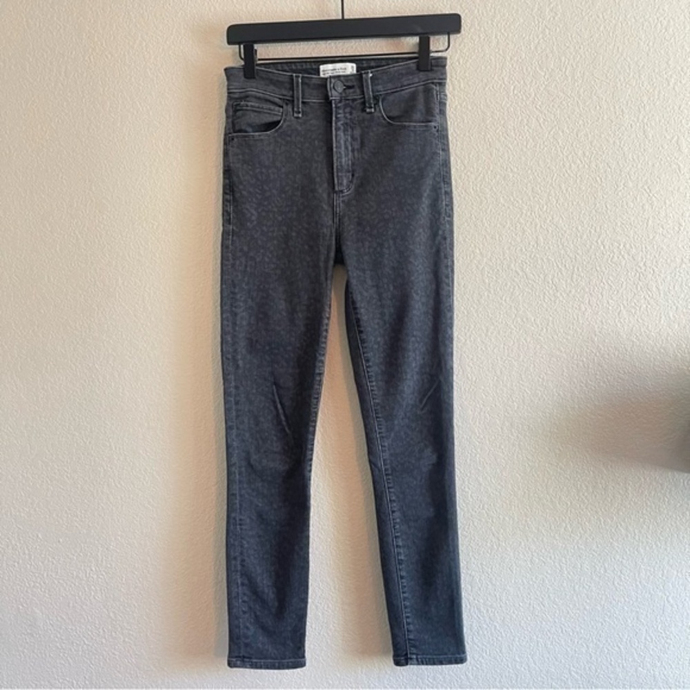 Abercrombie & Fitch High Rise Super Skinny Gray Leopard Print Jeans Womens 0